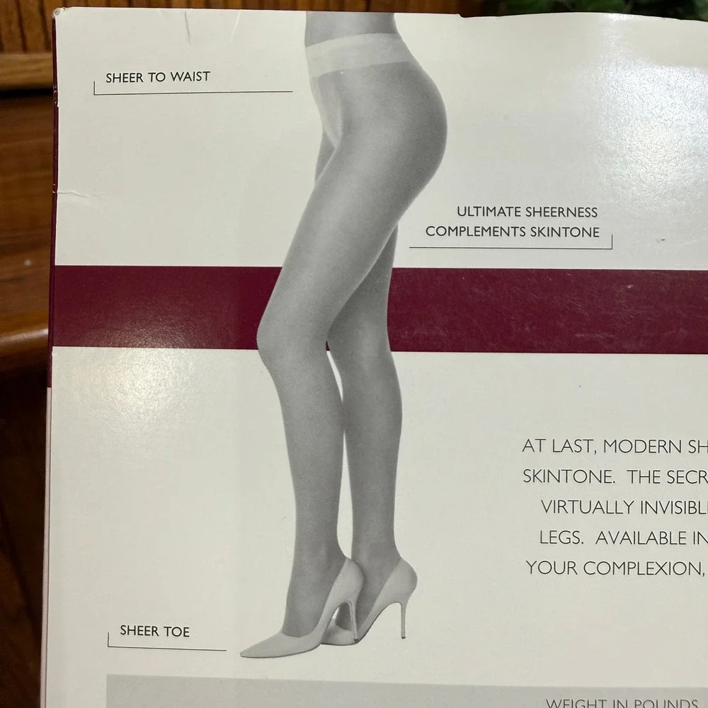 Hanes Silk Reflections Pantyhose Women EF Black NEW Transparent Sheer 0A662